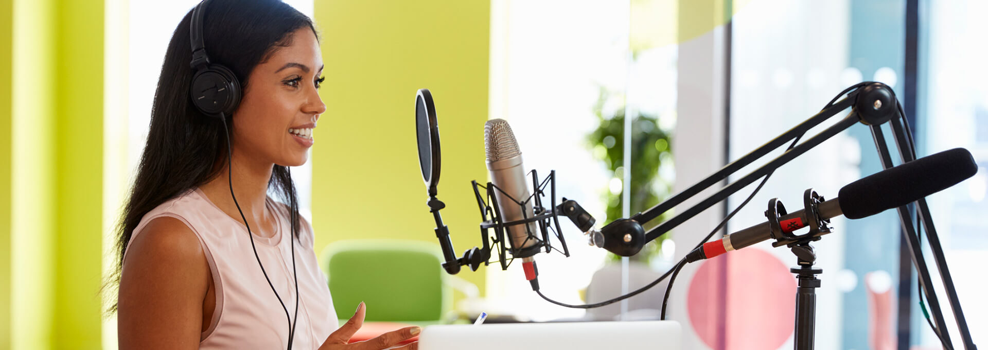 How to Launch a Podcast: Best Practices to Get Started 
